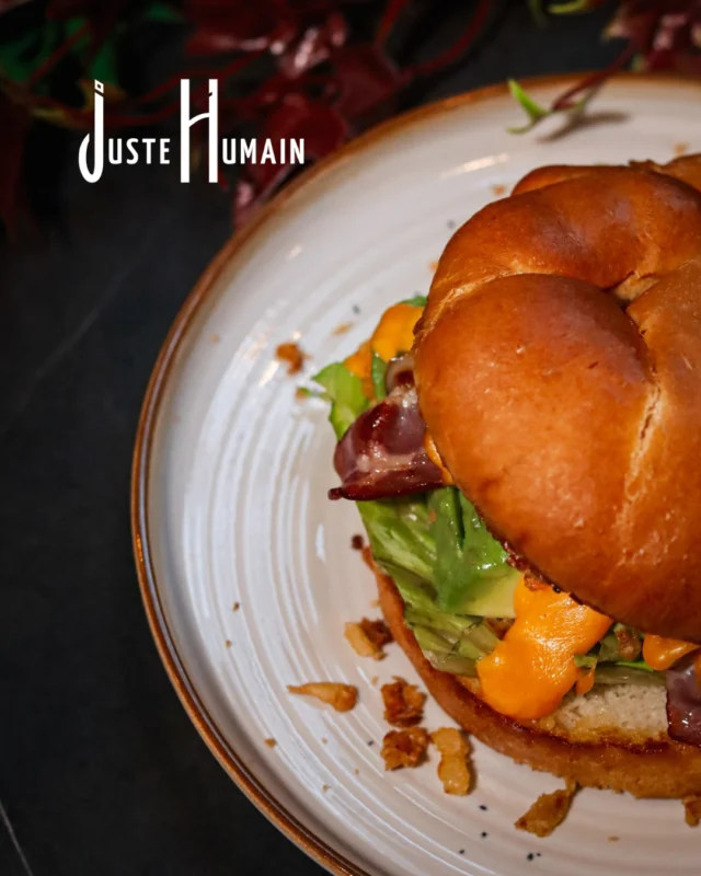 Vous connaissez déjà notre Bagel Bacon ?
Si ce n'est pas encore le cas, c'est le moment de le découvrir dans notre formule brunch. Salade fraîche, avocat fondant, œuf poché, bacon grillé et cheddar fondant… une association simple, généreuse et pleine de saveurs.Et toujours à la carte :
🔸 Fish & chips
🔸 Salade Avé César
🔸 Poulet Curry Coco
🔸 ...🕑 Mardi au dimanche : 10h30 - 00h
📍 Café Juste Humain - 6 Rue des Consuls, Port Ariane, Lattes#cafejustehumain #brunch #portariane #bonplans #brunchmontpellier #lattes